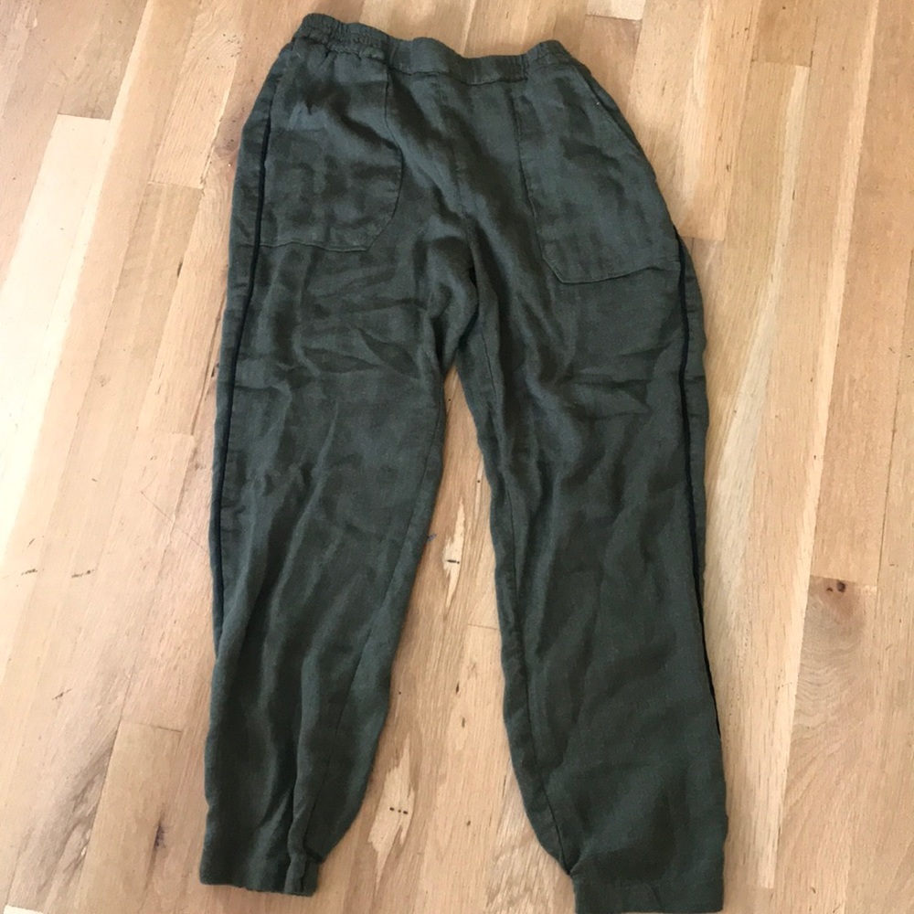 Soft ankle pant.